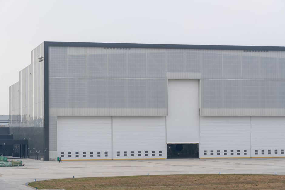 overhead roll up doors commercial facility